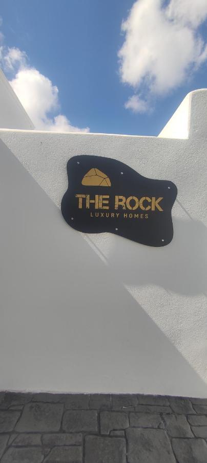 The Rock Luxury Homes Месария Екстериор снимка